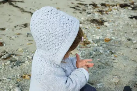 bébé joue sur la plage, Belle-Ile-En-mer, Morbihan, Bretagne