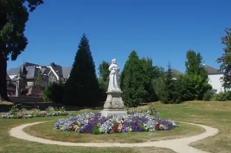 Parc de Vitré avec la statue de Madame de Sévigné