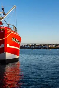 Bateau de pêche au port de Roscoff en Bretagne