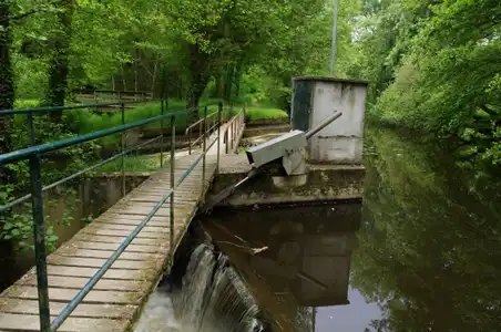 Le vieux barrage sur la rivière du Meu à Gaël