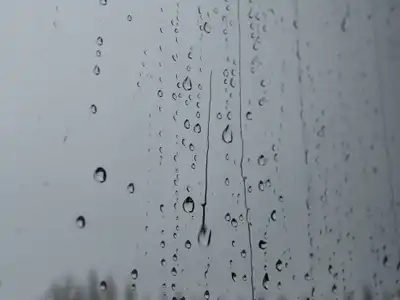 Gouttes de pluie sur une vitre