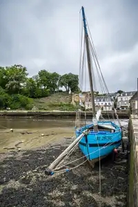 Auray, port de Saint Goustan, bateau bleu