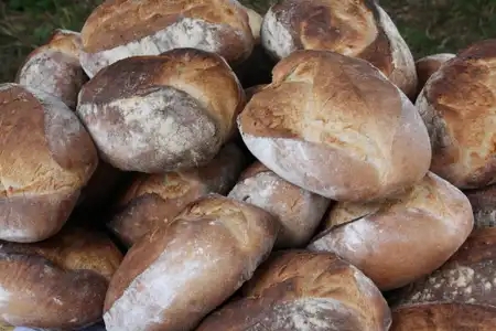 Pain cuit au four à pain à Melgven