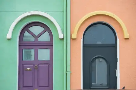 Portes et façades de maisons colorées à Brest