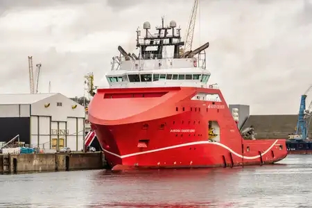 remorqueur ravitailleur Aurora Sandefjord dans le port de Brest