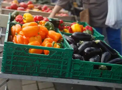 Étalage de légumes au marché