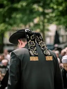 chapeau traditionnel breton lors d'un évènement à Quimper