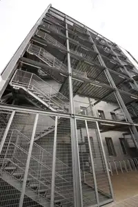 Nantes, bâtiment et cage d'escalier