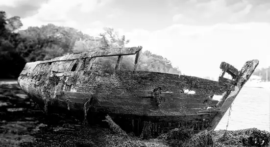 Epave de bateau sur la rivière d'Auray