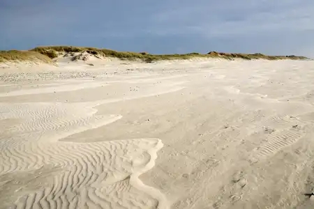plage de la Torche, étendue de sable, traces du vent, ondulations