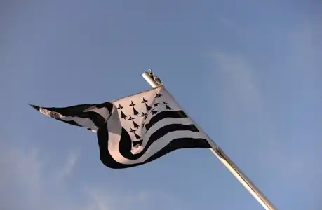 Ouessant, drapeau breton gwenn ha du