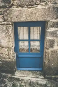ancienne entrée d'habitation dans le village de caractère de Pont-Croix