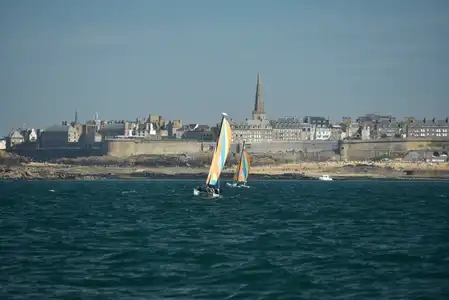 Saint-Malo et voiliers