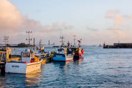 port de pêche de Saint Guénolé au coucher du soleil