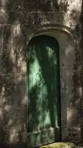Porte de chapelle dans le Cap Sizun
