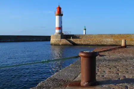 Jetée et phare du port de l'Ile de Groix