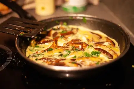 Omelette aux cèpes saison d'Automne à Quimper