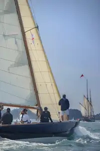 Equipage à bord d'un voilier de plaisance classique