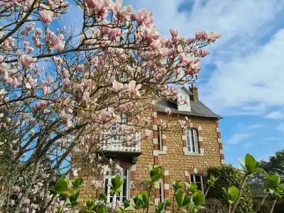 Maison fleurie sur l'île de Brehat