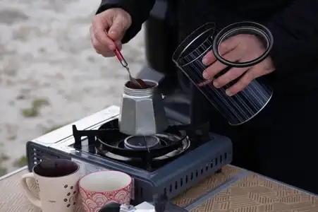 Préparer le café sur réchaud