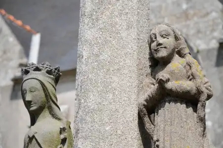 Joie statue granit calvaire prière Sainte-Anne la Palud