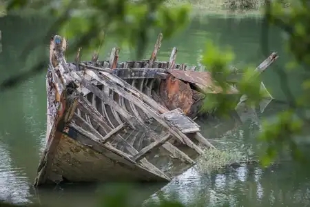 Epave d'un ancien bateau de pêche