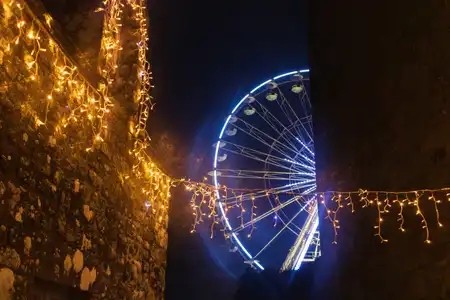 Illuminations Noël Locronan et grande roue