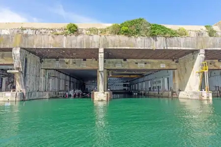 ancienne base de sous-marins de Lorient, vue des bassins