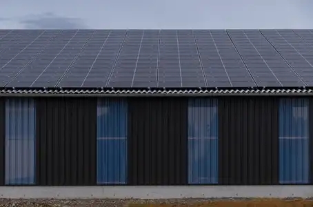 Hangar de panneaux solaires