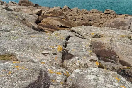vestige de l'exploitation du Granit sur l'île grande