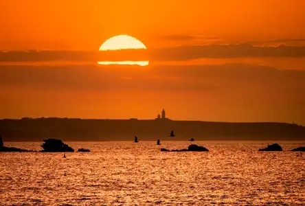 Soleil couchant sur le phare du Cap Fréhel