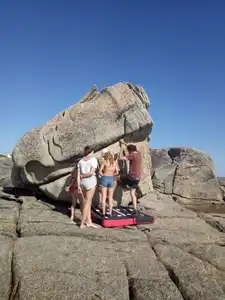 Petit groupe de grimpeurs de rochers en été, Lesconil