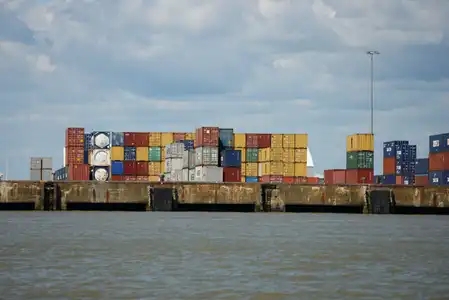 Saint-Nazaire, docks et containers