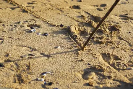 bâton dans le sable, Bretagne