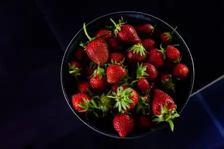 Assiette de fraises bio et local à Quimper