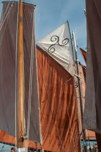 Triskell sur la voile d'un bateau traditionnel