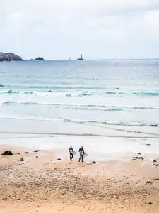 spot de surf à la baie des trépassés dans le Cap-Sizun