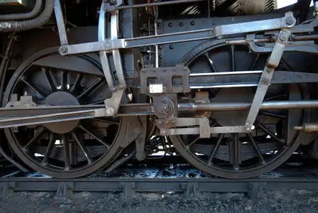 Les roues du train à vapeur du Trieux