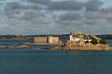 le château du Taureau et l'Île Louet