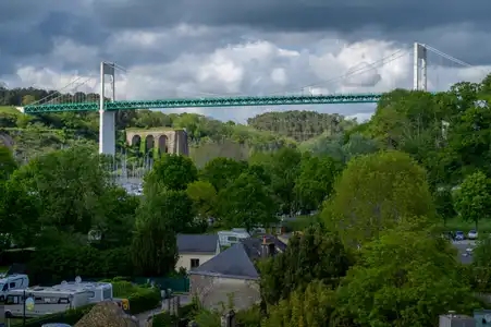 Pont qui traverse le fleuve La Vilaine à La Roche Bernard en Bretagne