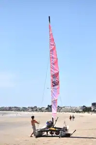 Catamaran sur le sable