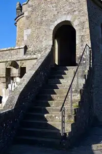 Fougères, remparts et château, escalier