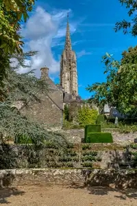Belle église de Josselin dans le Morbihan en Bretagne