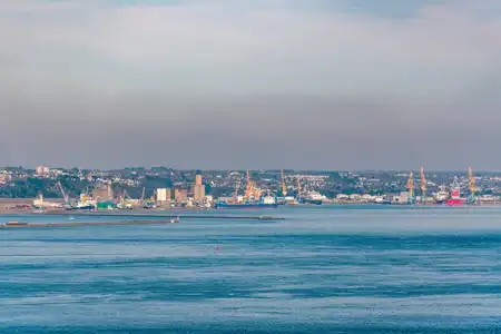 port de commerce et rade de Brest vue de la pointe des Espagnols