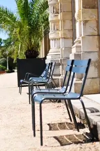 Rennes - chaises au parc du Thabor