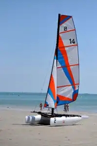 Catamaran sur le sable