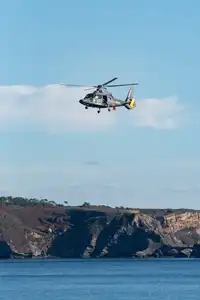 Helicoptère de la marine nationale au dessus du goulet de Brest