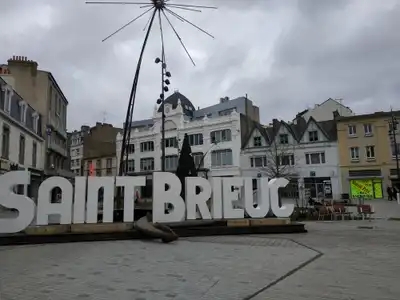 Saint-Brieuc en grand lettres