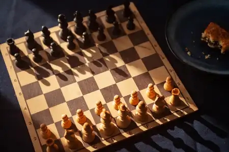 Une partie d'échecs pendant le goûter