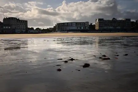 Reflet sur la plage de Dinard